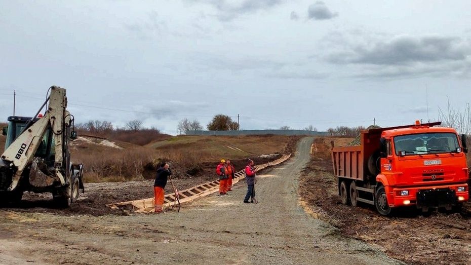 В поселке совхоза «Россошанский» отремонтируют дорогу к кладбищу за 2,4 млн рублей.